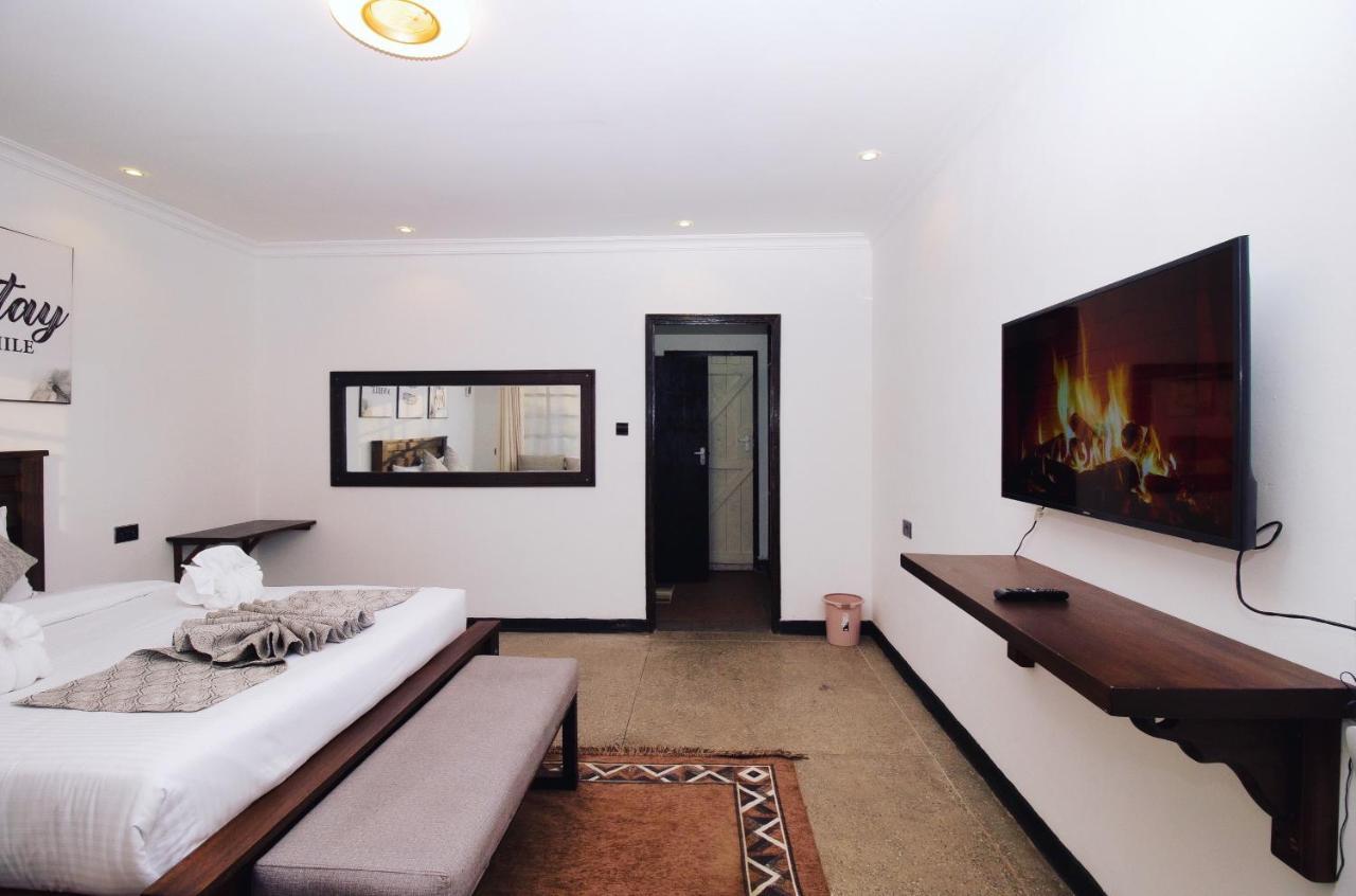 Arabel'S Place Riverside Villas Нанюки Екстериор снимка
